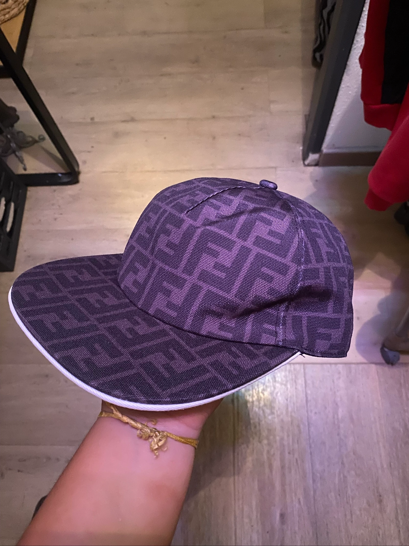 gorra fend. – photo 2